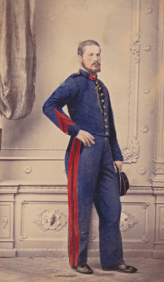 Französischer Offizier im Neustrelitzer Fotoatelier H. u A Krull, vermutlich im Frühjahr 1871