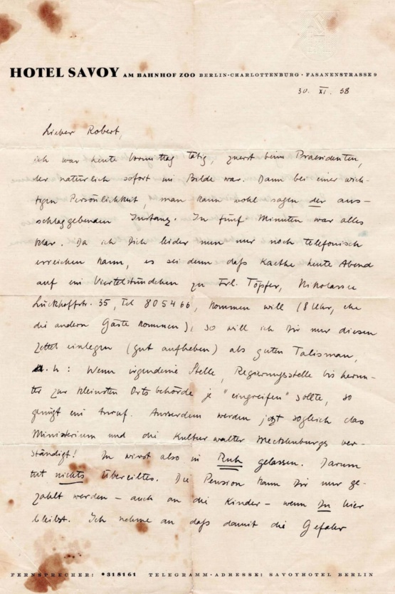 Vorderseite, fleckig, auf Briefpapier des Hotels Savoy in Berlin