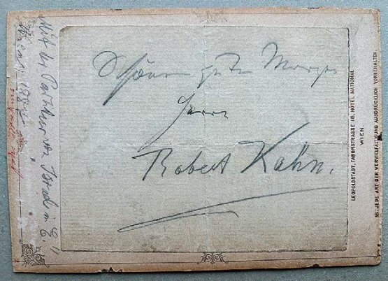 Karte mit dem handschriftlichen Text "Schönen guten Morgen Herrn Robert Kahn", dazu die Unterschrift von Johannes Brahms